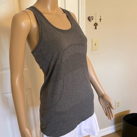 EUC LULULEMON Tank - Picture 3 of 8